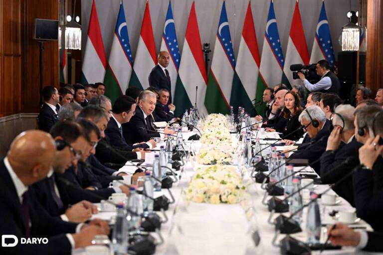 Mirziyoyev kicks off Hungary visit with high-level business forum, proposes new cooperation plan 