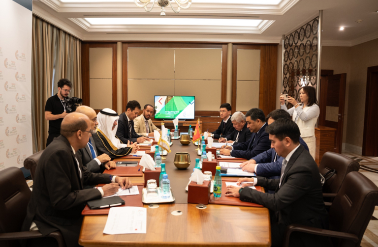 Kyrgyzstan, IsDB boost energy and infrastructure ties at Algeria meeting 