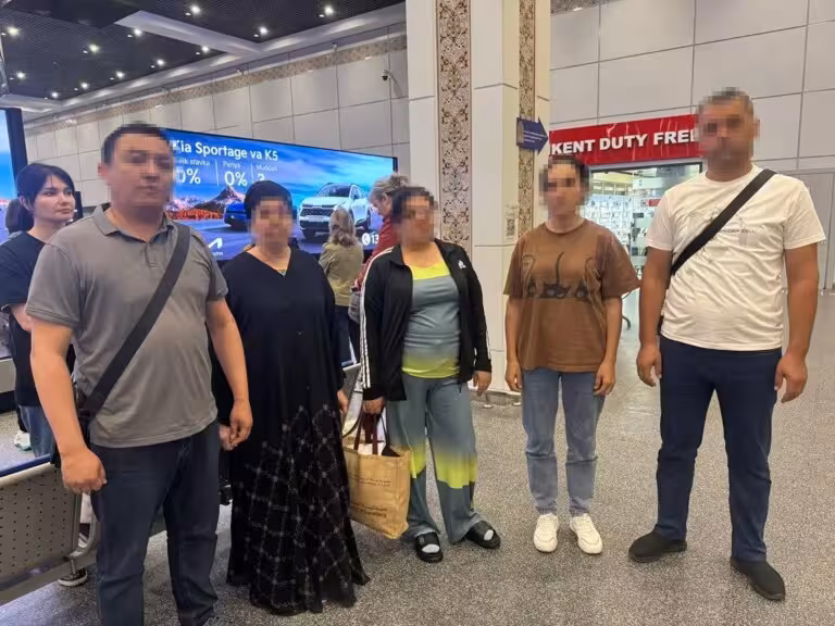 Odam savdosi va firibgarlik uchun qidirilayotgan ikki ayol Ummondan ekstraditsiya qilindi
