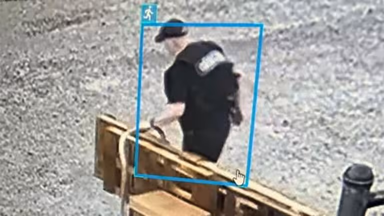 AQSHda sobiq politsiyachi qamoqdan qochib ketdi