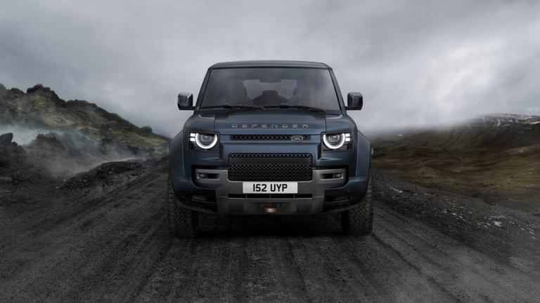 Land Rover ўзининг янгиланган Defender моделини тақдим этди