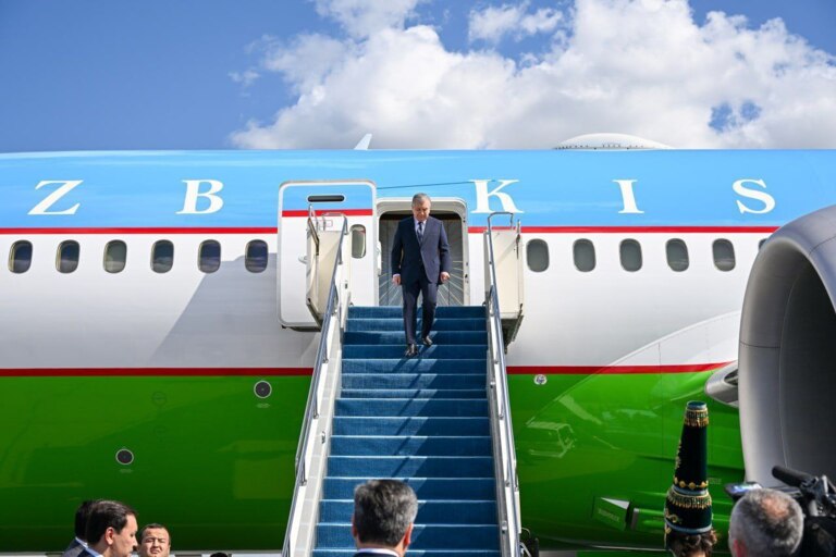 Шавкат Мирзиёев прибыл с визитом в Астану