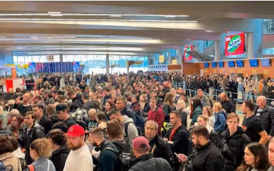 Moskva aeroportlarida dron hujumlari tufayli o‘nlab reyslar kechiktirildi 