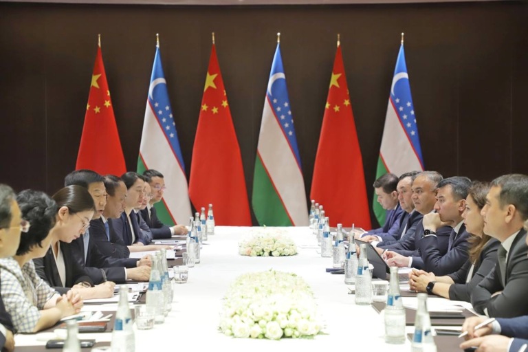 Uzbekistan, China sign new deals and boost regional ties at Samarkand Interregional Forum 