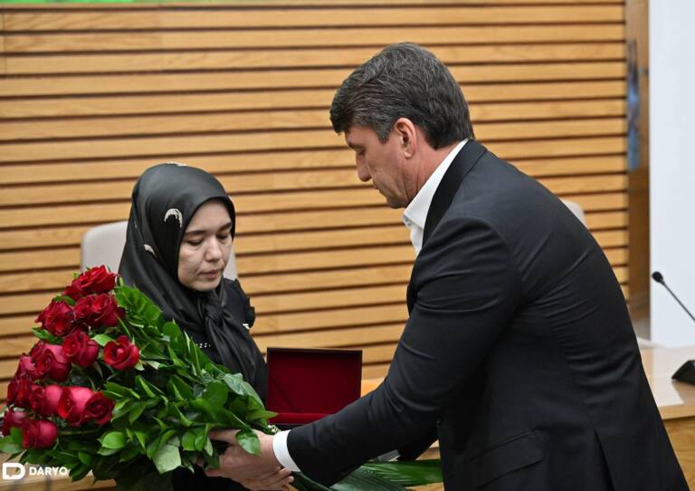Bo‘rijarda cho‘kayotgan qizchalarni qutqarib, halok bo‘lgan Abdumannop Samiqovning rafiqasiga moddiy yordam berildi