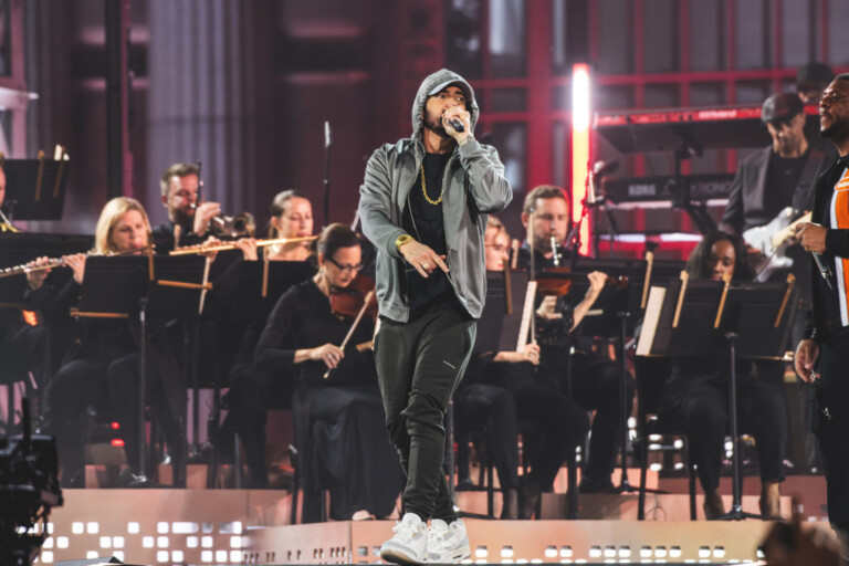 Eminem Meta’ni sudga berdi va kompaniyadan 109 mln dollar talab qilmoqda