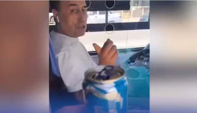 Видео: Тошкентда автобус ҳайдовчиси йўловчи йигитни нега автобусдан тушириб юборди? 