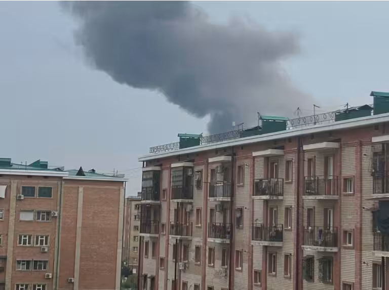 В мебельном цеху в Сергелийском районе произошел крупный пожар