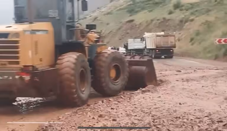 Qamchiq dovonida yo‘lning bir qismi vaqtincha yopilgan