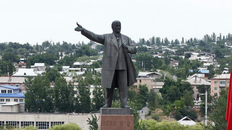 Qirg‘iziston O‘sh markazidagi Lenin haykalini olib tashladi