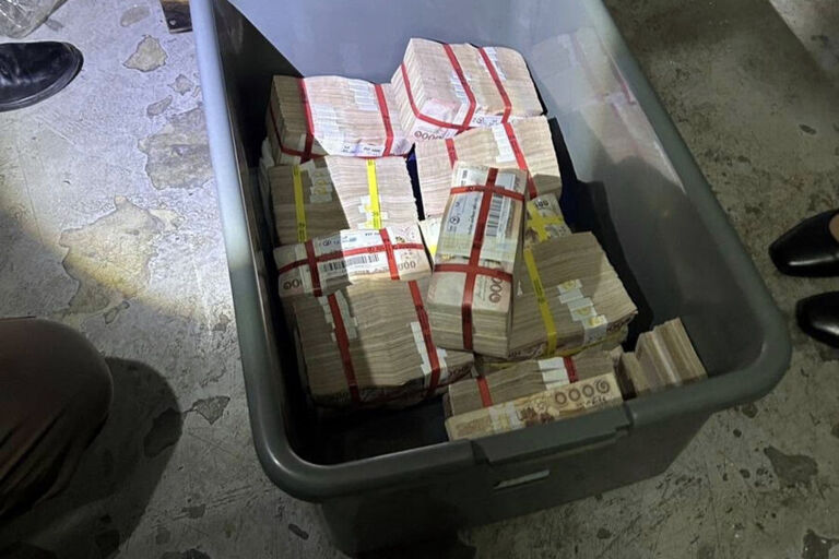 Tailandlik ayol chiqindi tashlash joyidan salkam 368 ming dollardan ortiq pul topib oldi