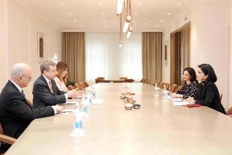 Saida Mirziyoyeva AQSH Davlat departamentining Janubiy va Markaziy Osiyo bo‘yicha byurosi rahbari v.b. Erik Meyer bilan uchrashuv o‘tkazdi