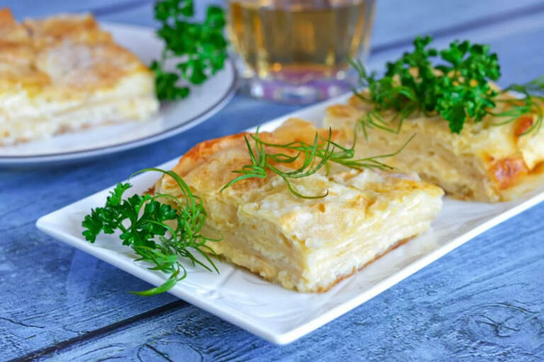 Gruzincha dangasa pirog: lavashdan sersuv va mazali achma tayyorlaymiz