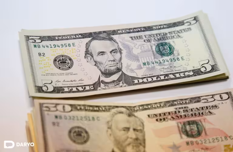 O‘zbekistonda dollar kursi 12 700 so‘mdan tushdi