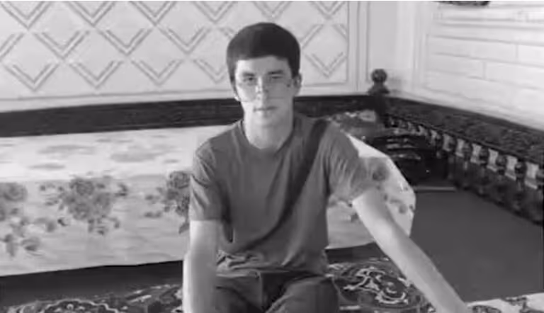 Чинозда 17 ёшли йигит ўз синфдоши томонидан пичоқлаб ўлдирилди