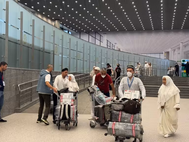 ​Haj ziyoratini ado etgan O‘zbekiston fuqarolari Toshkentga qaytib keldi