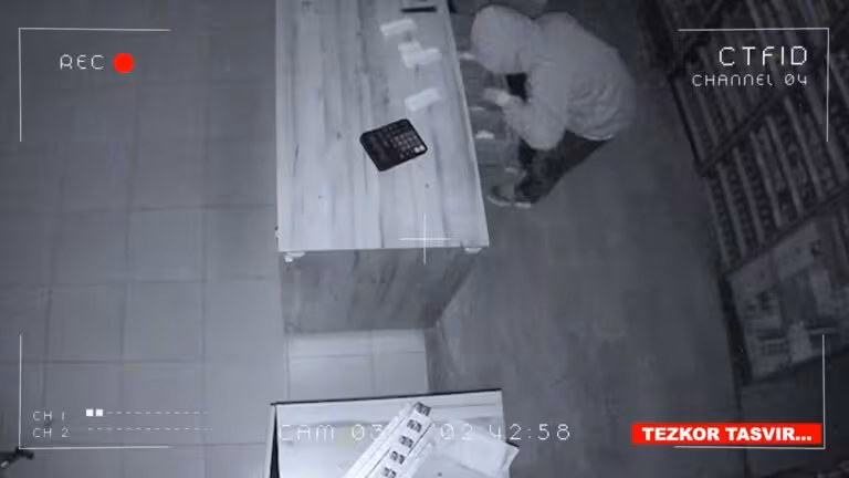 Бўстонлиқда ярим тунда дўконга ўғирликка тушган шахс ушланди