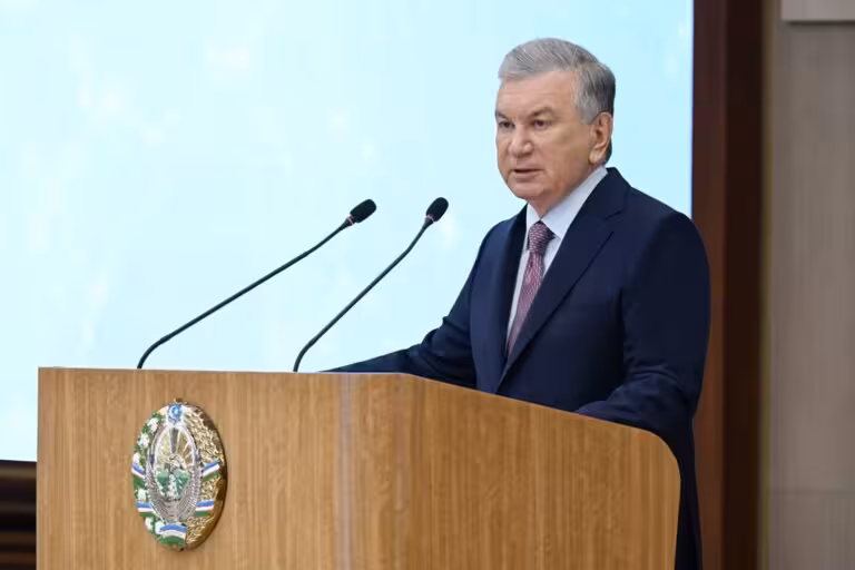 “O‘zi bilib joyini bo‘shatib qo‘ysin” — Shavkat Mirziyoyev suyultirilgan gaz muammosi bo‘yicha rahbarlarga so‘nggi ogohlantirish berdi