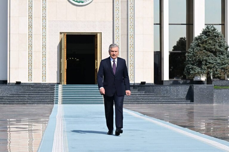 Шавкат Мирзиёев амалий ташриф билан Қозоғистонга жўнаб кетди