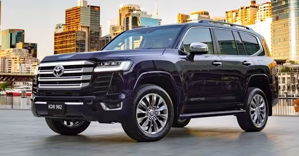 Toyota ўзининг янада кучли Land Cruiser автомобилини тақдим этди