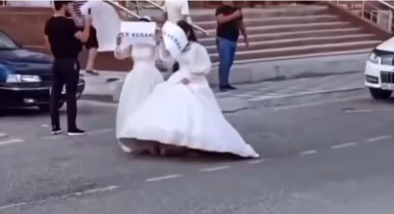 Jizzaxda 8 nafar qiz “er qidirib” yurgani yuzasidan izoh berildi (video)