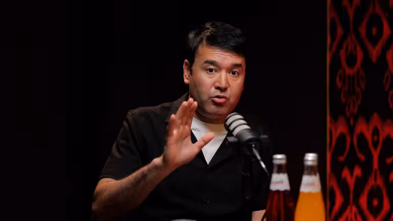 “Migrantlarimizga yangi mehnat bozorini topishimiz kerak” — Rasul Kusherbayev Rossiyada qiynalayotgan hamyurtlarimiz haqida gapirdi (video)