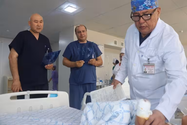 Qashqadaryoda uch yoshli bola kombayn ichiga tushib ketdi