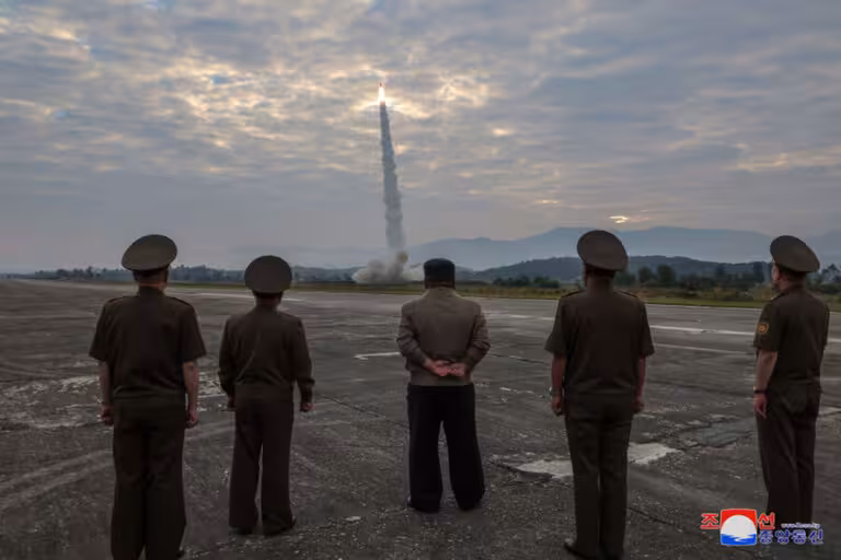 Shimoliy Koreya Xitoy tomonga o‘nlab ballistik raketa uchirdi