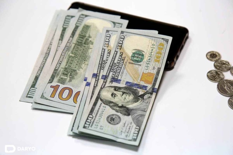 O‘zbekistonda dollar kursi 12 500 so‘mdan tushdi