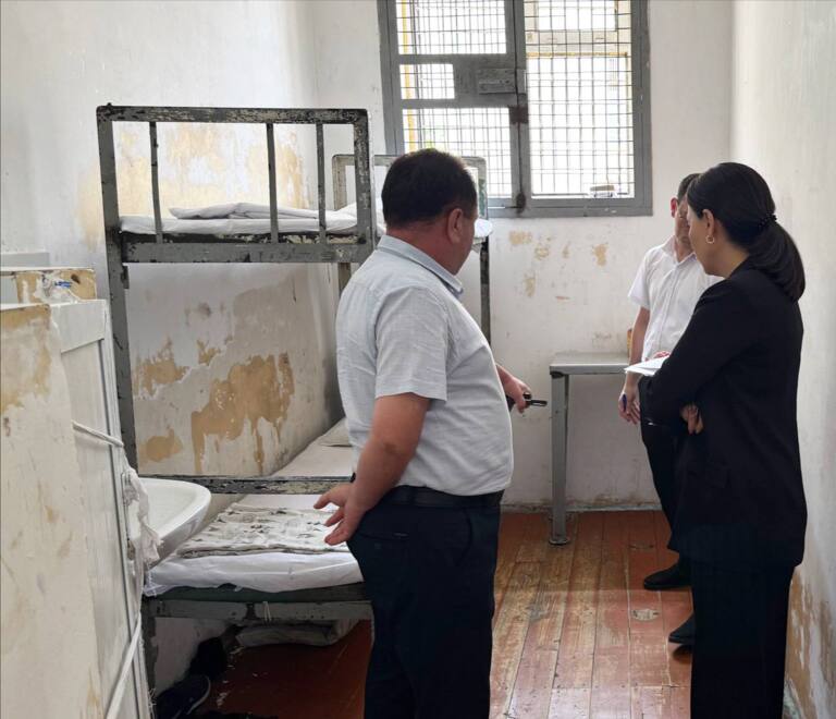 Toshkentdagi 1-sonli tergov hibsxonasida saqlanayotgan shaxslar soni belgilangan me’yordan oshgani aniqlandi