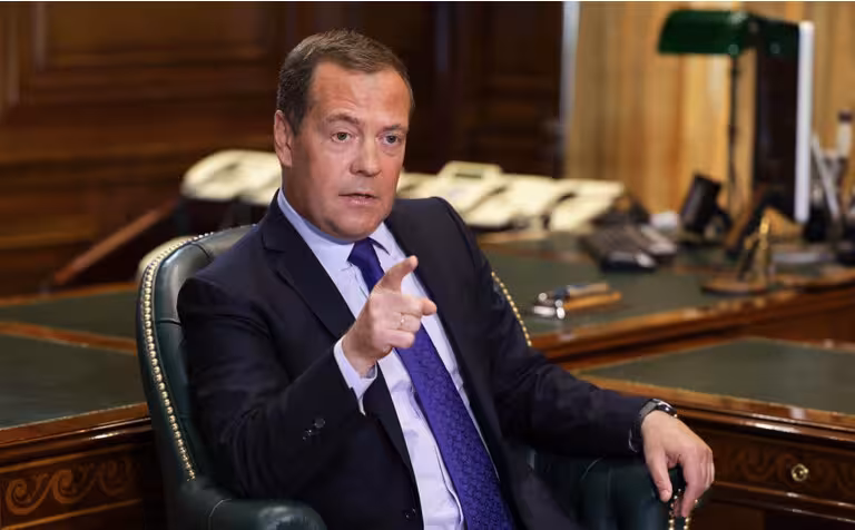 Medvedev bir qator davlatlar Eronga “yadroviy o‘q-dorilar” berishga tayyorligini aytdi