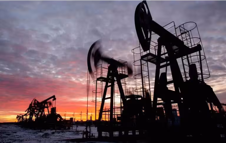АҚШнинг Эронга зарбалари ортидан нефть нархи ошиб кетди