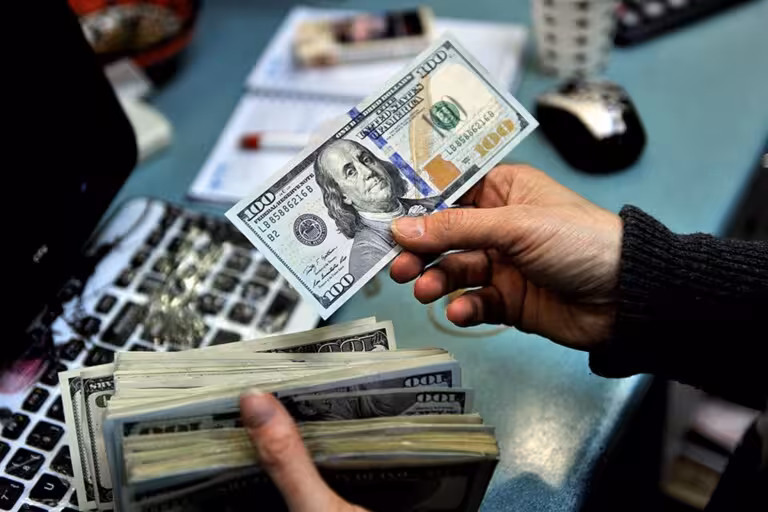 Dollar keskin qadrsizlanmoqda: bunga sabab nima?