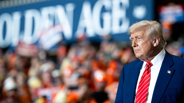 Трамп Эронга берилган зарбаларни танқид қилган конгрессменни ҳайдаб чиқаришга чақирди