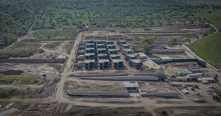 “Wyndham Garden Чарвак” курорт мажмуаси қурилиши қандай кечаётганини кўрсатди