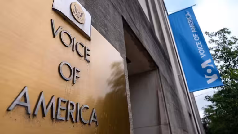 Tramp “Amerika ovozi”ni yo‘q qilishga chaqirdi
