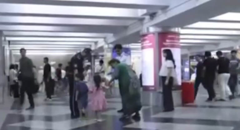 “Paxtakor” metro bekatida 3 yoshli qizaloqning oyog‘i vagon eshigiga qisilib qoldi