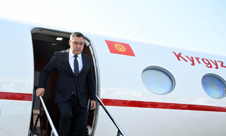 “Президент Садир Жапаров уч кундан буён самолётда ухламоқда” — Қамчибек Ташиев
