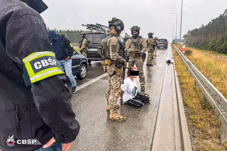 Polsha va Latviyada migrantlarni o‘g‘irlaganlar ushlandi (video)