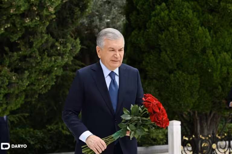 Shavkat Mirziyoyev Haydar Aliyev va Ozarbayjon vatanparvarlari xotirasiga hurmat bajo keltirdi (foto)