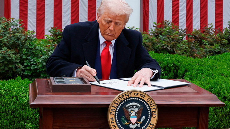 Трамп вводит пошлины на импорт казахстанской продукции в 25 процентов