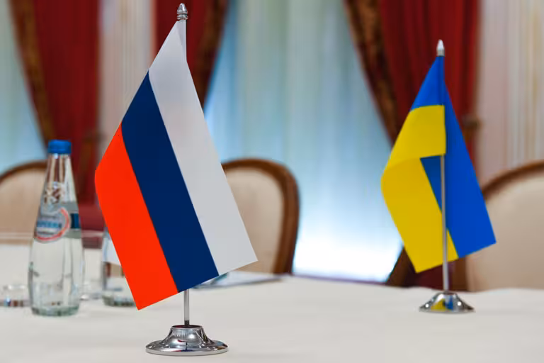 “Украинадаги можаронинг якуни музокаралар орқали эмас, балки жанг майдонида ҳал бўлади” — эксперт 
