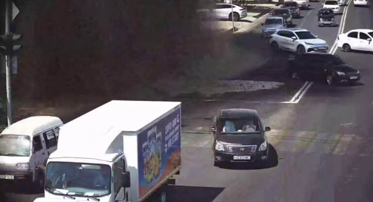 Toshkentda suv quvuri kuchli bosim ostida yorildi (video)