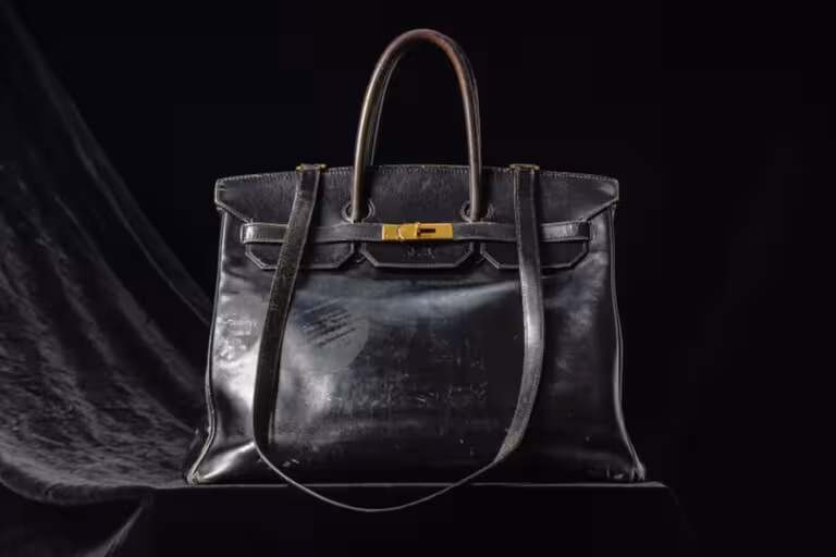 Jeyn Birkinga tegishli bo‘lgan birinchi Hermes Birkin sumkasi kimoshdi savdosida 7 mln yevroga sotildi