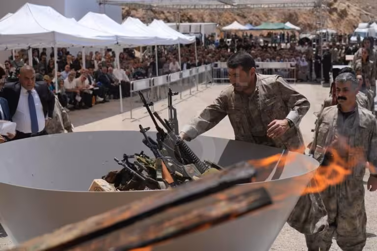 Iroqdagi Kurdiston ishchilar partiyasi a’zolari Turkiya bilan kelishish uchun o‘z qurollarini yoqib yubordi