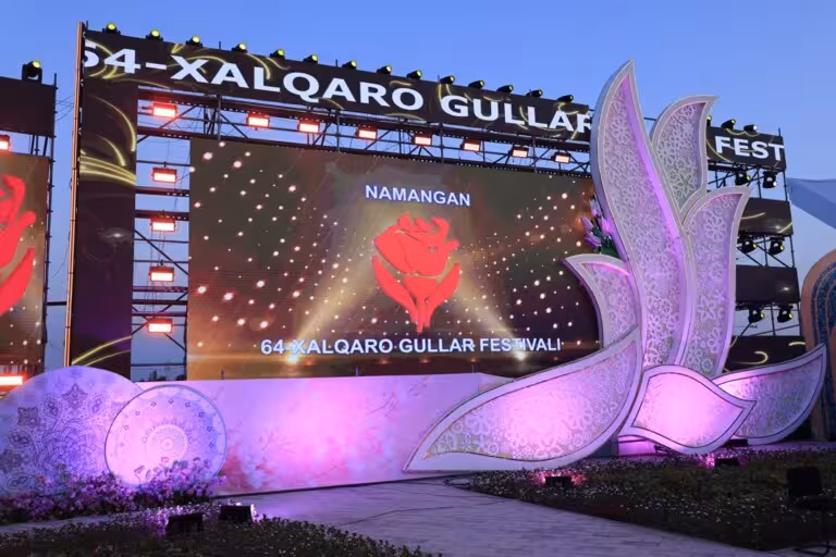 “Daryo” videoreportaji: Namanganda 50 kun davom etgan gullar festivali yakuniga yetdi
