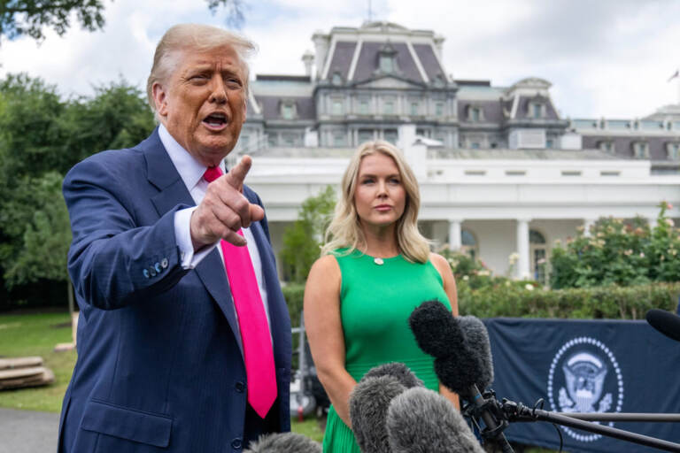 Трамп поручил рассекретить материалы по делу Эпштейна
