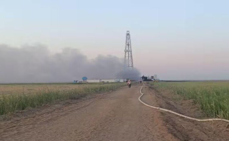 В месторождении в Муйнаке произошла утечка газа (видео)