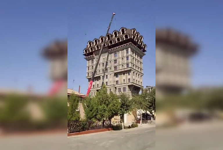 Samarqanddagi mashhur “qo‘ziqorin bino”ni buzish boshlandi