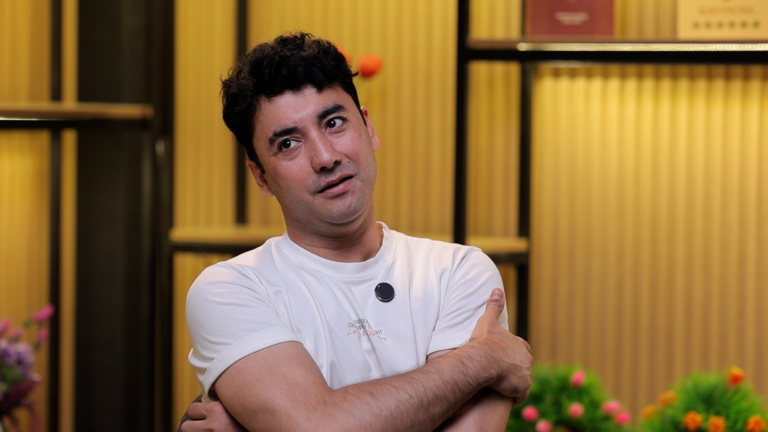 “Besh yildan buyon farzandsizman” — Talʼat Yo‘ldoshev ayoli boshqaga uylanishni taklif qilgani haqida gapirdi (video)